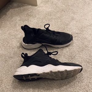 Nike Huarache Shoes US 7.5 (women’s)